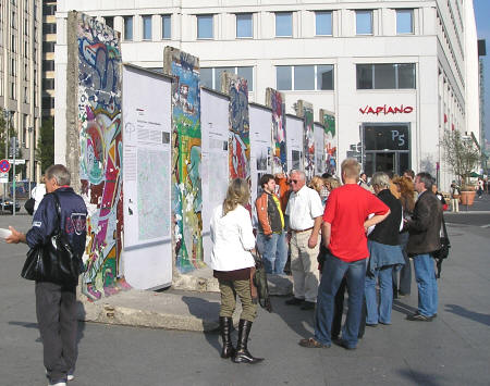 Potsdamer Platz - Berlin Wall Tourist Information